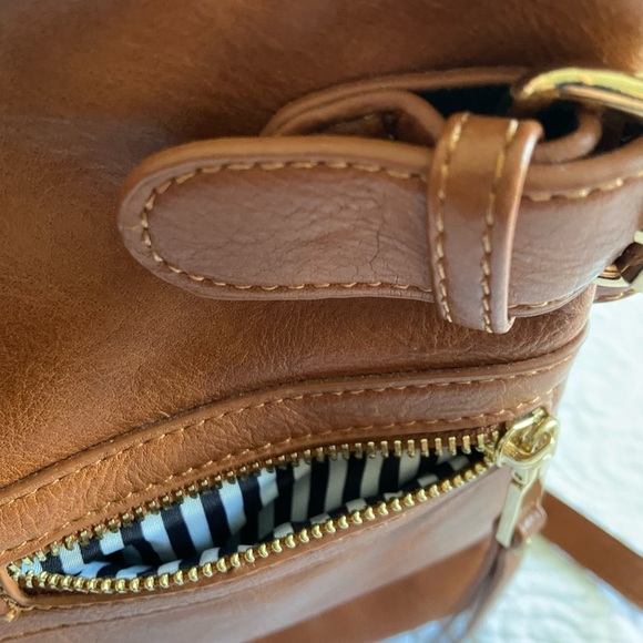 Miztique Crossbody Large Bag Saddle Brown Color. Vegan Leather Striped Interior - Picture 7 of 15